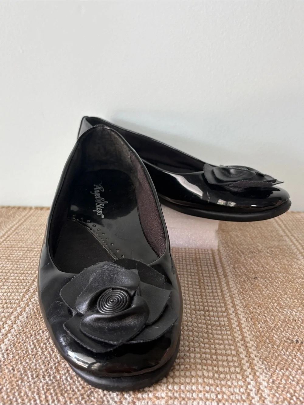 Angel Steps Black Patent Ballet Flats, Dimensional Rose Accents. Size—8.5